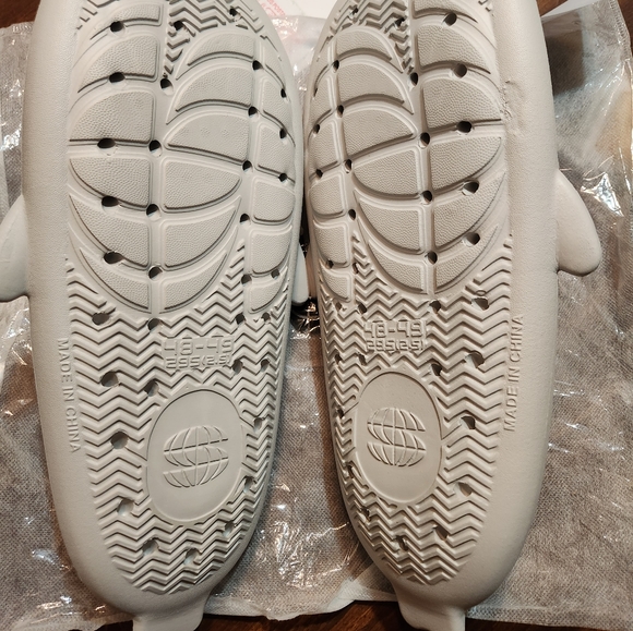 Shark Slides- size 14/15 - Picture 2 of 4
